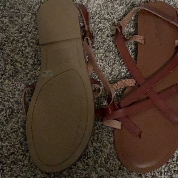strap sandals - Picture 2 of 3